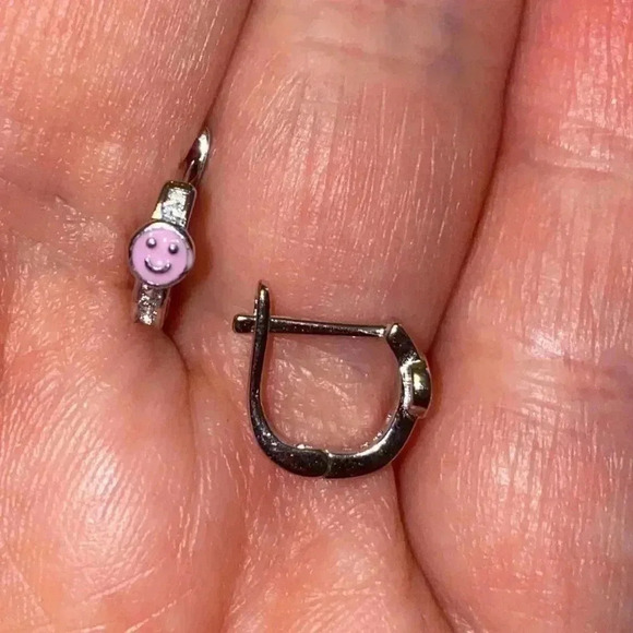 πΊ Happy π Smiling ππΊ face small sterling silver earrings for kids πΉππΊπΈ - Picture 4 of 6
